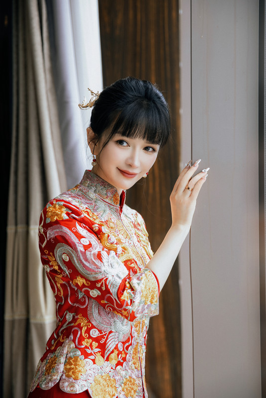 演员班嘉佳国风写真曝光 中式婚服大家闺秀气质华贵优雅 - 360娱乐,你